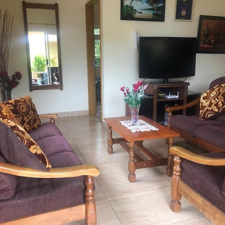 Mountain Lodge Anse Volbert Village Exterior foto