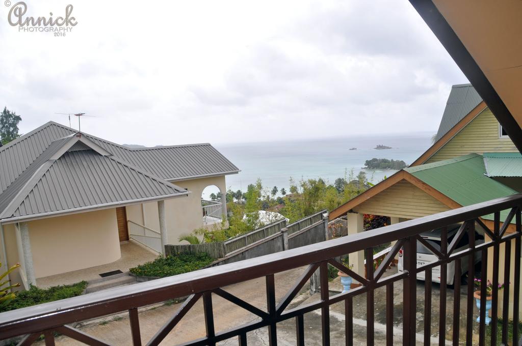 Mountain Lodge Anse Volbert Village Exterior foto