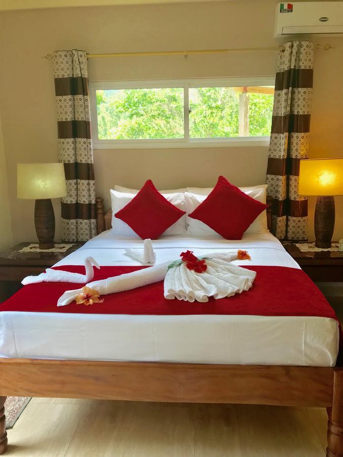 Mountain Lodge Anse Volbert Village Exterior foto