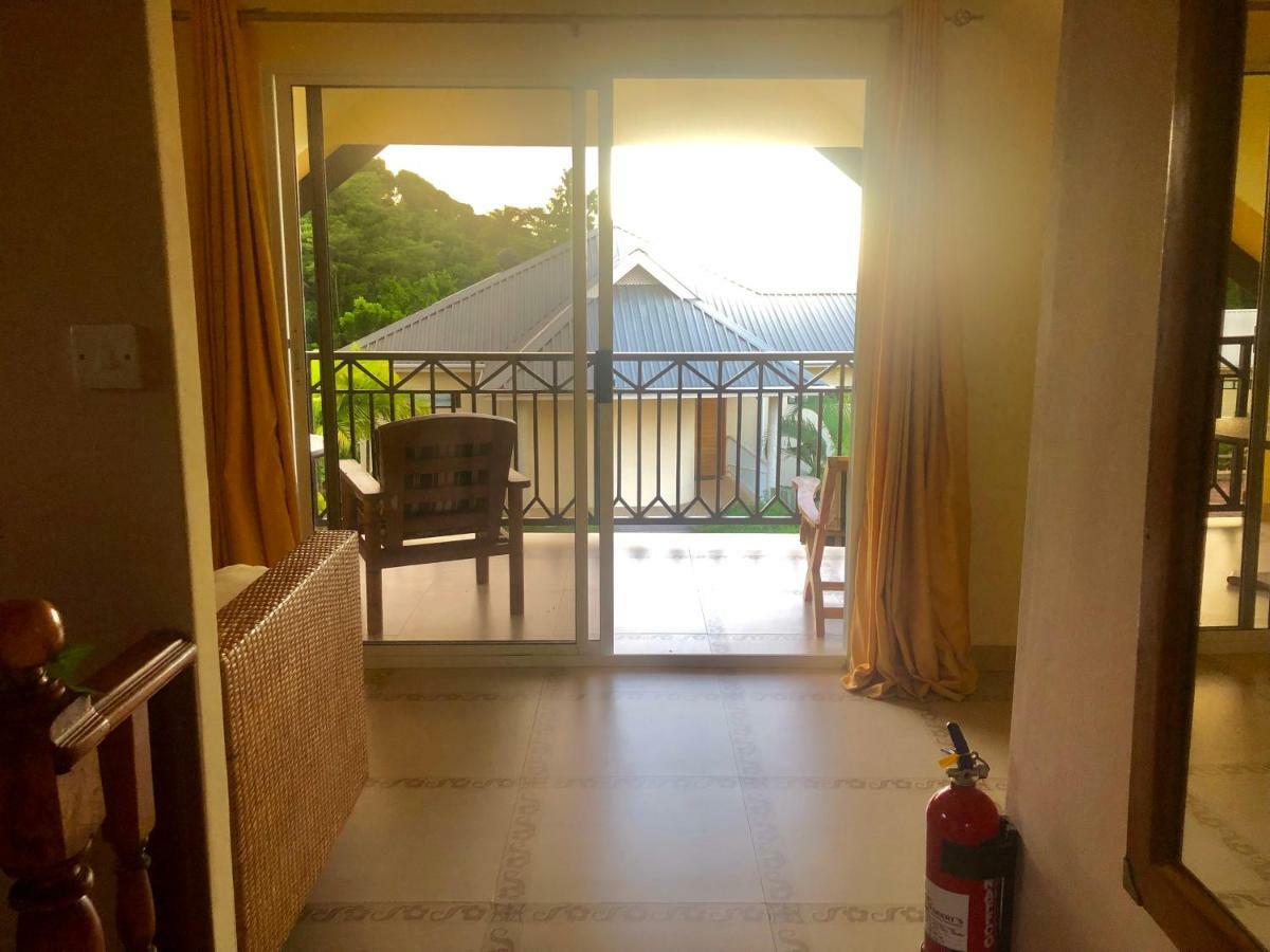 Mountain Lodge Anse Volbert Village Exterior foto