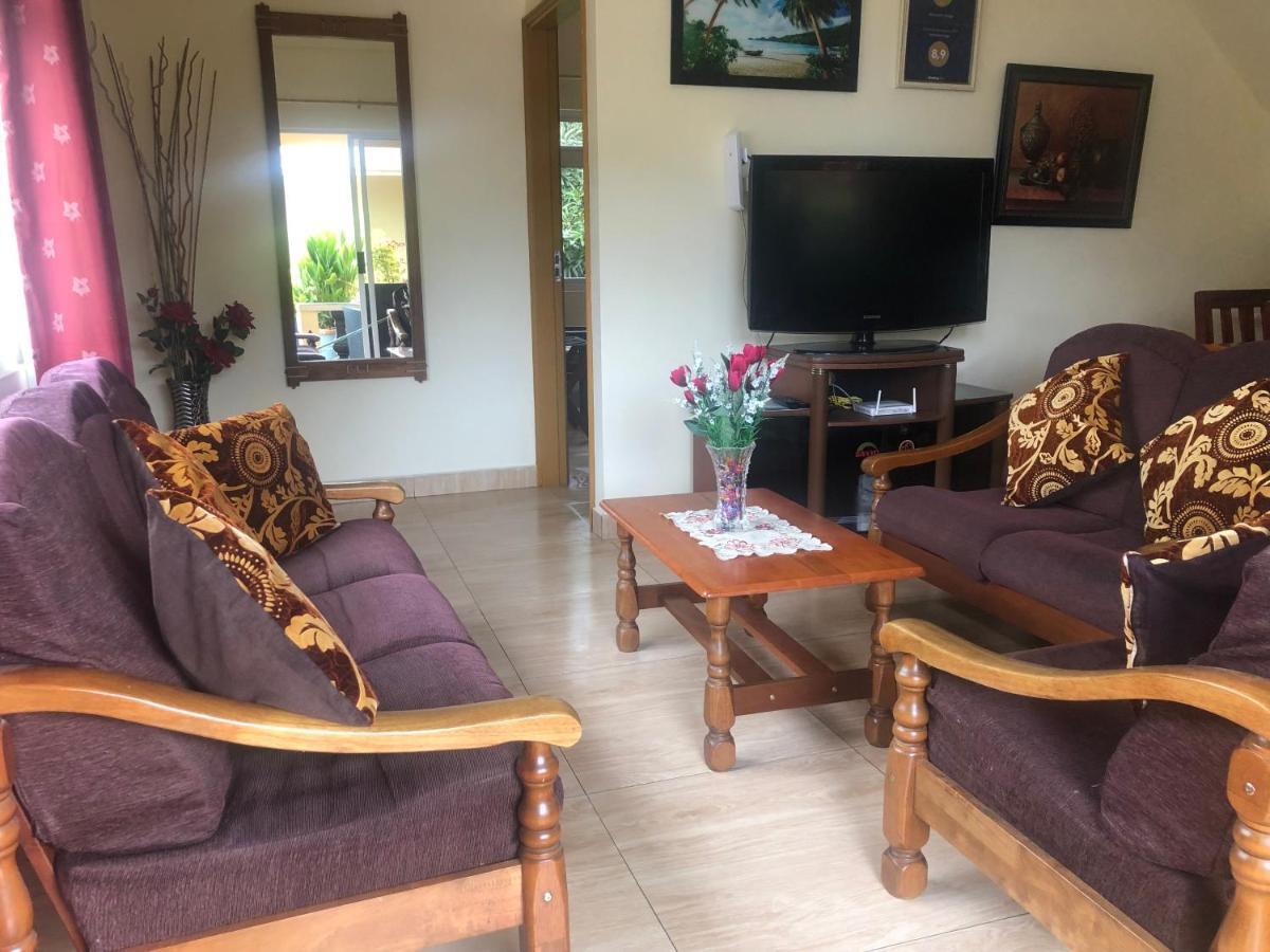 Mountain Lodge Anse Volbert Village Exterior foto